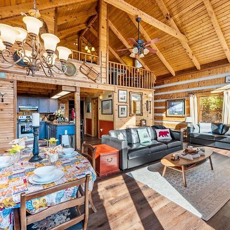 Barenberg Cabin - Secluded Unobstructed Panoramic Smoky Mountains View With Two Master Suites, Loft Game Room, And Hot Tub Gatlinburg Exteriér fotografie