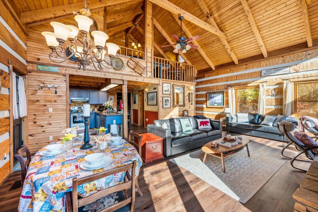Barenberg Cabin - Secluded Unobstructed Panoramic Smoky Mountains View With Two Master Suites, Loft Game Room, And Hot Tub Gatlinburg Exteriér fotografie