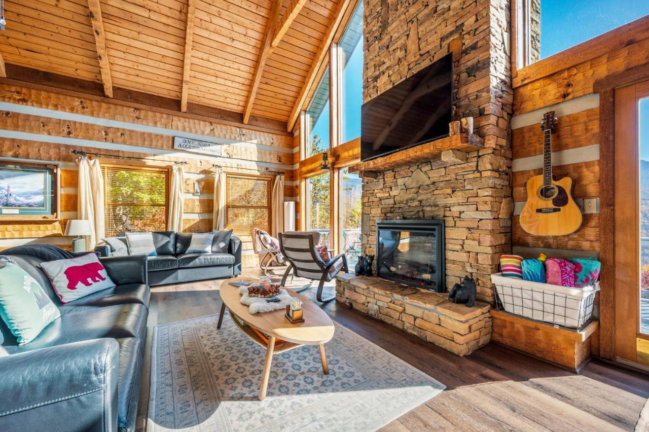 Barenberg Cabin - Secluded Unobstructed Panoramic Smoky Mountains View With Two Master Suites, Loft Game Room, And Hot Tub Gatlinburg Exteriér fotografie